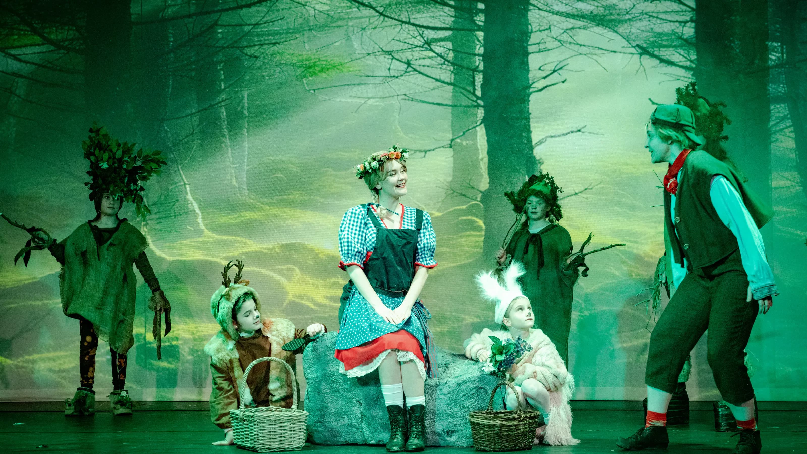 Gretel im Wald mit Tieren