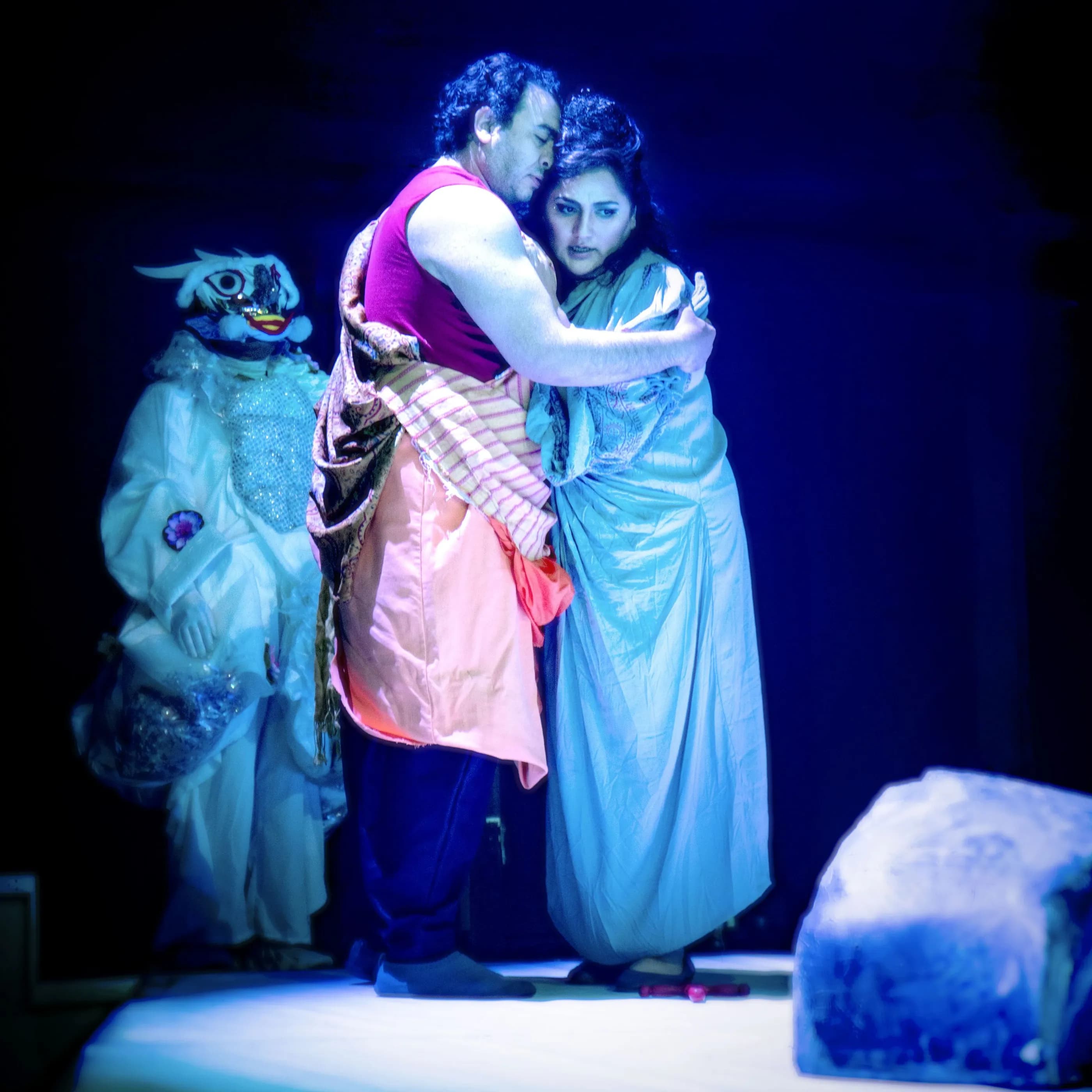 Umarmung auf der Bühne